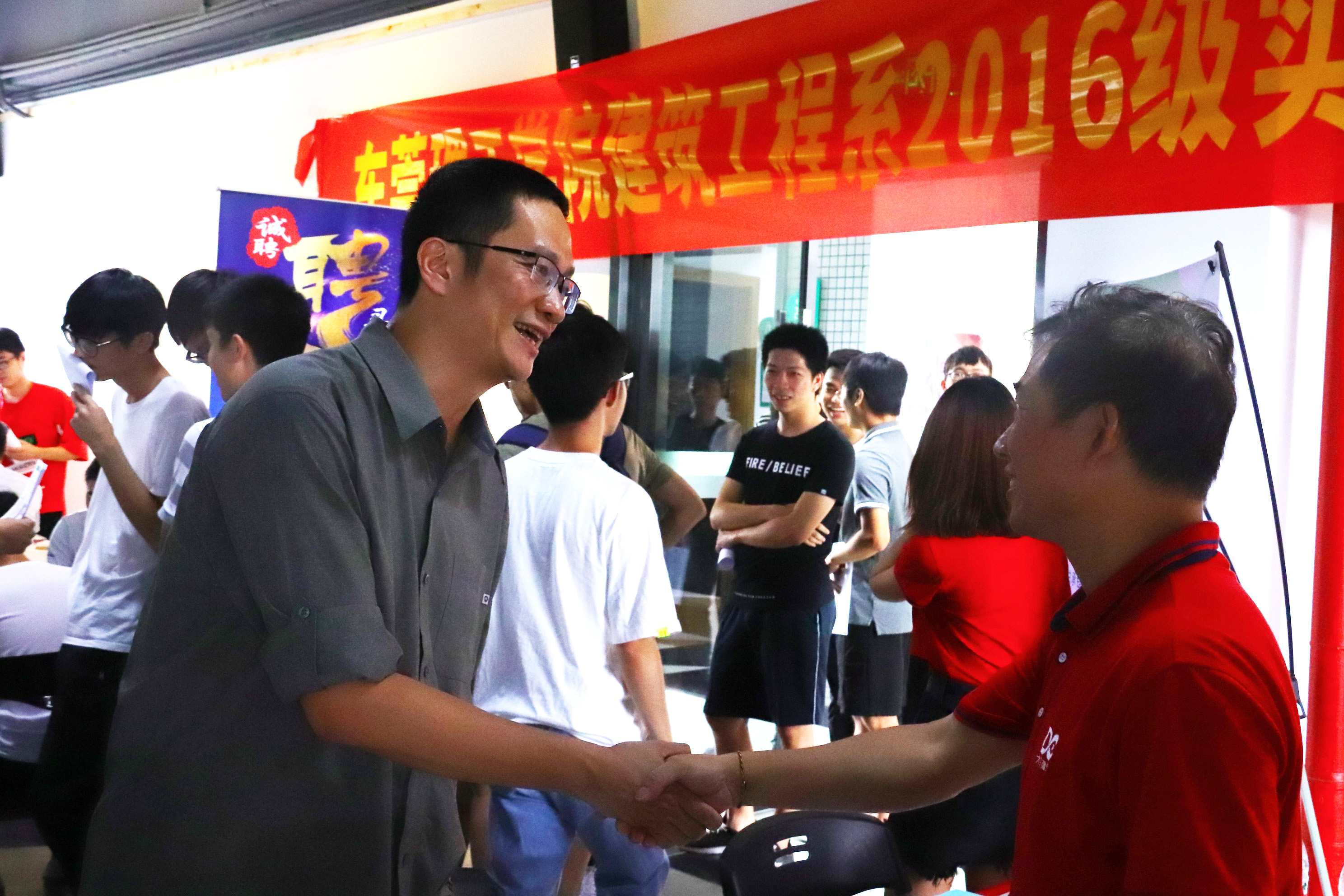 D:\环建学工2019.6\【宣传工作】\【新闻稿】\1 欧乐影院动态
\建筑工程系2016级实习招聘会新闻稿v1\照片\IMG_4432.JPG