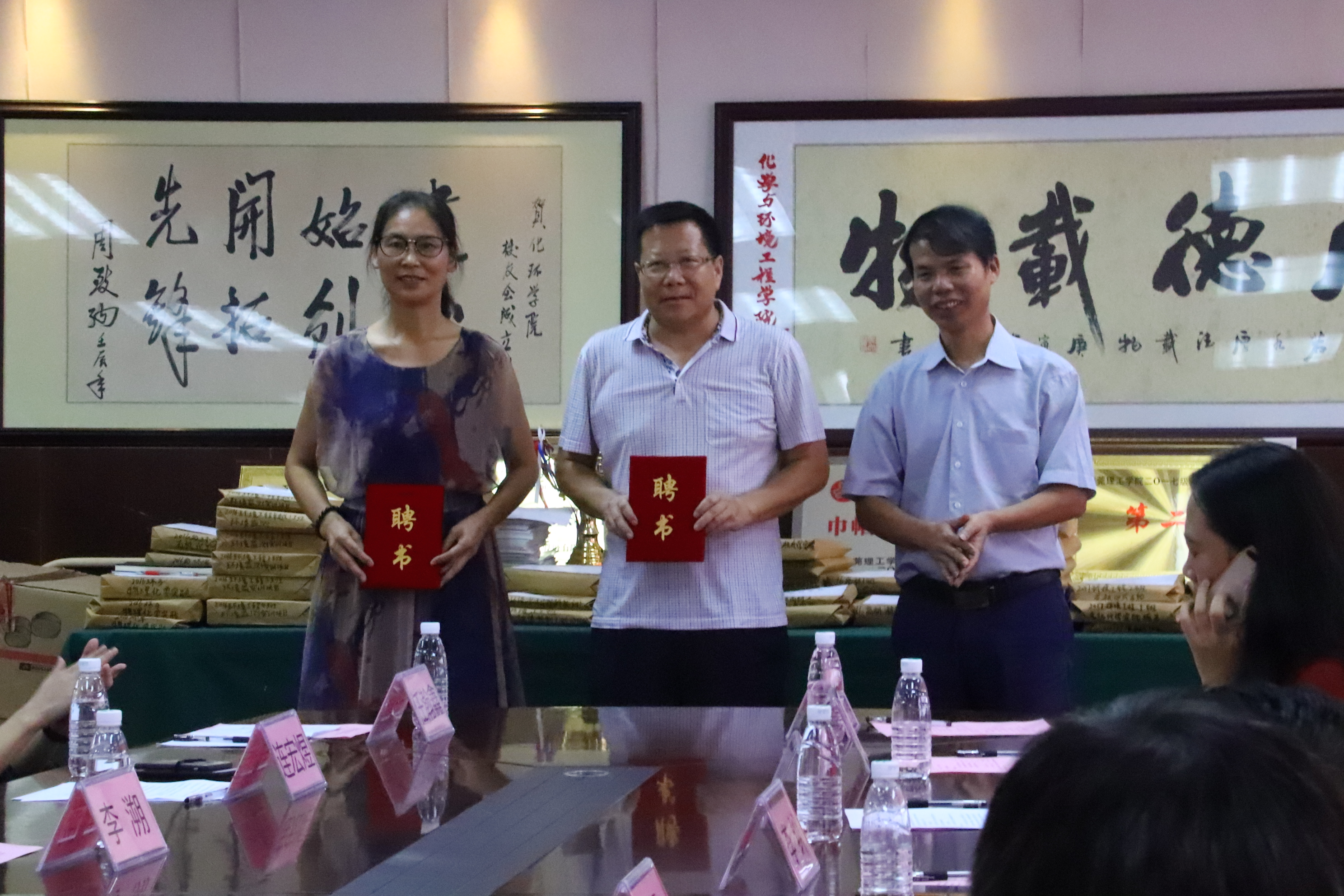 D:\环建学工2019.6\【宣传工作】\【新闻稿】\1 欧乐影院动态
\欧乐影院
与鹏万里—研途考研东莞分校签署战略合作协议并举行考研导师聘任仪式\4 导师聘任.jpg